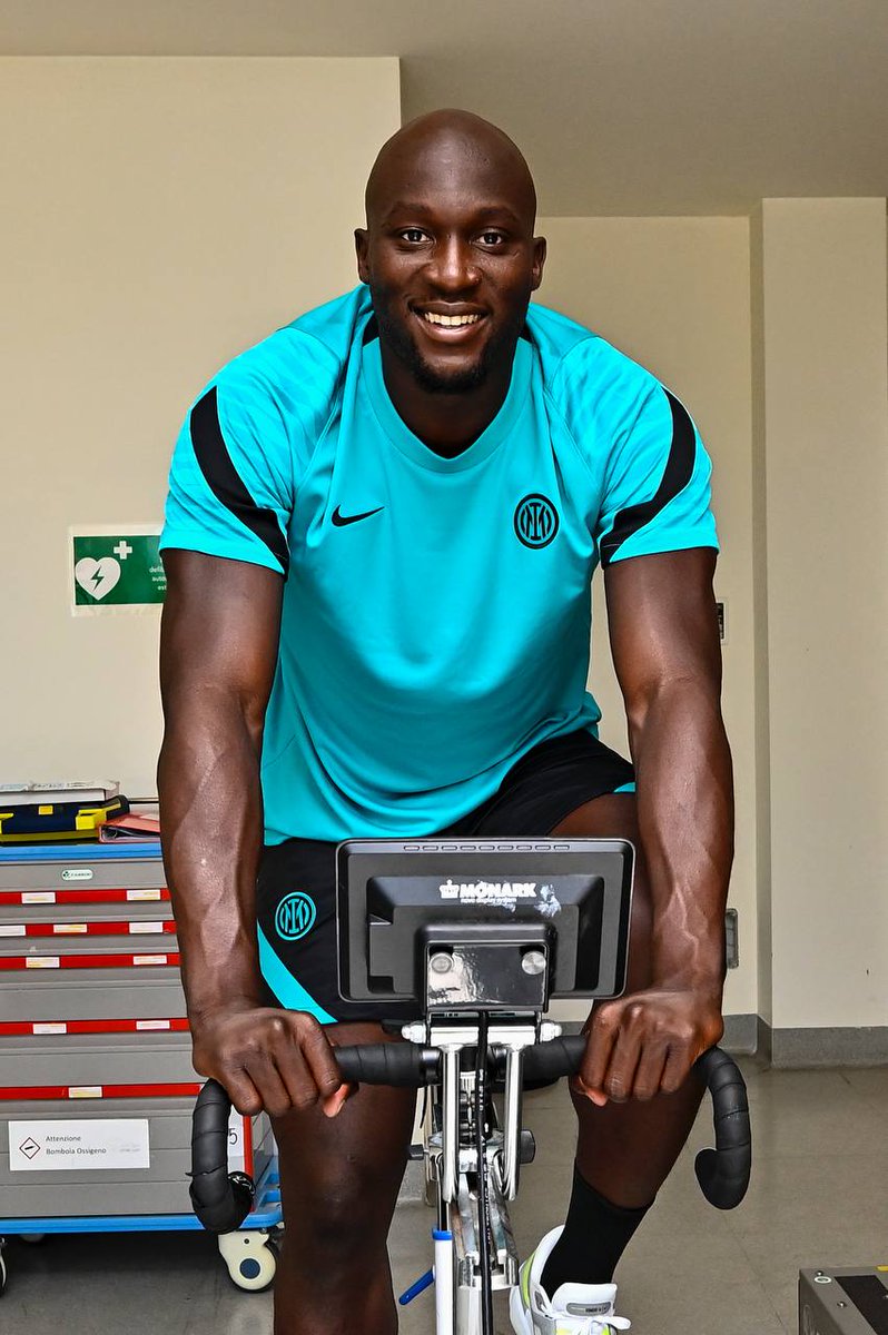 fasulo_antonio's tweet photo. La felicità di Big Rom
#LukakuDay #Lukback #Lukaku #IMInter https://t.co/uzw3wXYDHc