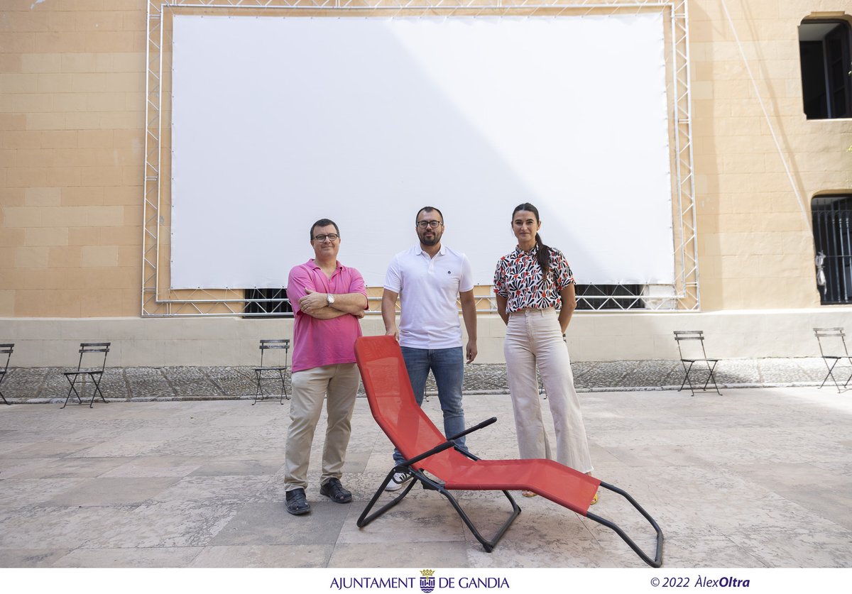 aj_gandia's tweet photo. 🎞🌙 El #Palaudiovisual o #CinePot d’estiu #Gandia recupera l’aforament habitual
👉 El pati d’Armes del @PalauDucal obrirà les portes al cinema d’autor, en versió original subtitulada, tots els dimecres des del 📆6 de juliol fins al 31 d’agost.
📰 https://t.co/FePeR3HNLH https://t.co/i8P9p4c6cI