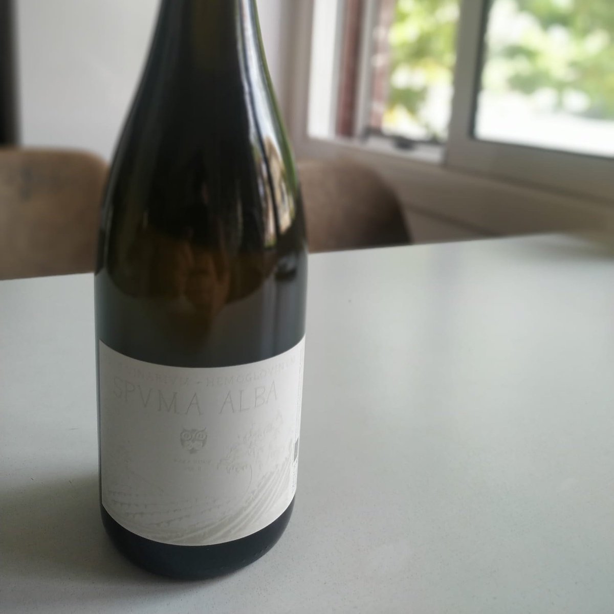 Palomino fino. Burbujitas. De una barrica jerezana que tenemos escondida y aclimatada en Tarragona.

Es la segunda colaboración de Hemoglovinum y 
@SICUSceller
 y es un auténtico pepinazo veraniego.

Ya está aquí Spuma Alba.