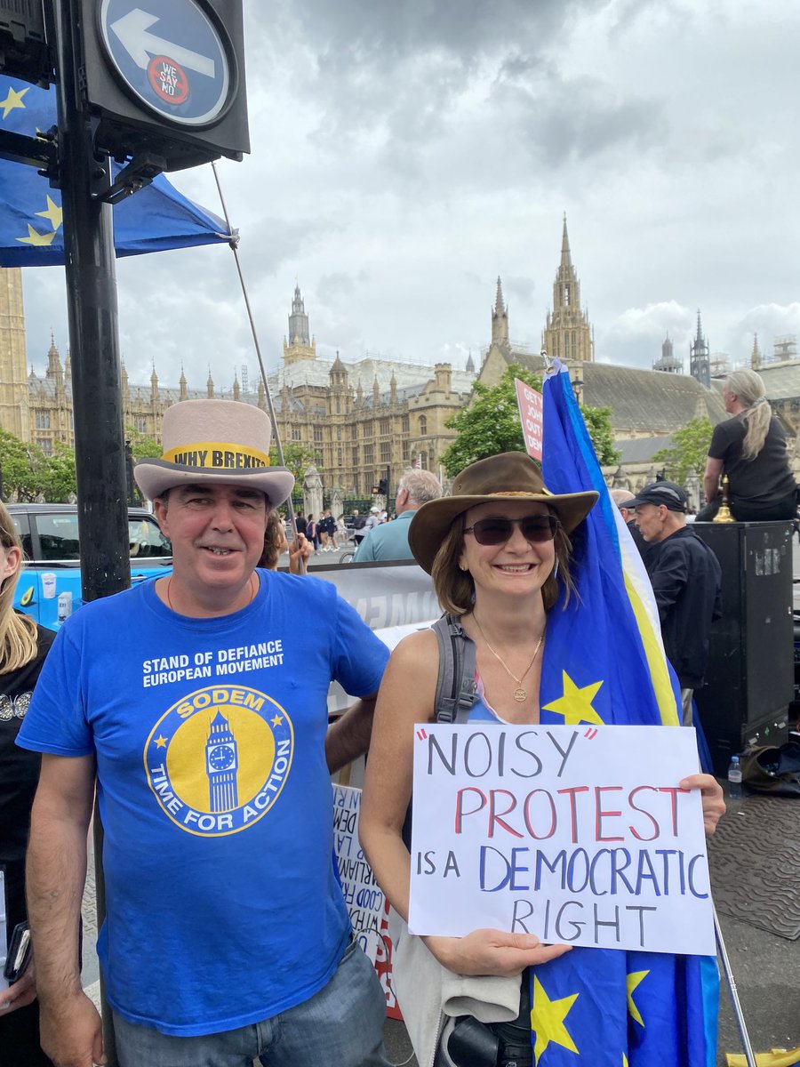 HelenTBracken's tweet image. I stand with Steve Bray ⁦@snb19692⁩
and for the right to “noisy” protest - retweet if you do too … #IStandWithSteveBray ✊😉