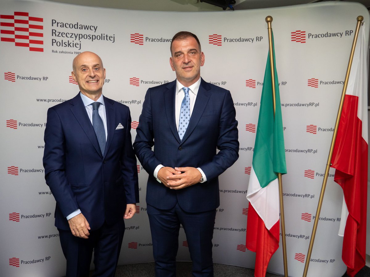 Po roboczym spotkaniu z JE Ambasadorem Włoch. Ciekawa rozmowa o potencjale współpracy przedsiębiorstw m. in. sektorów energetyki, infrastruktury oraz medycyny.