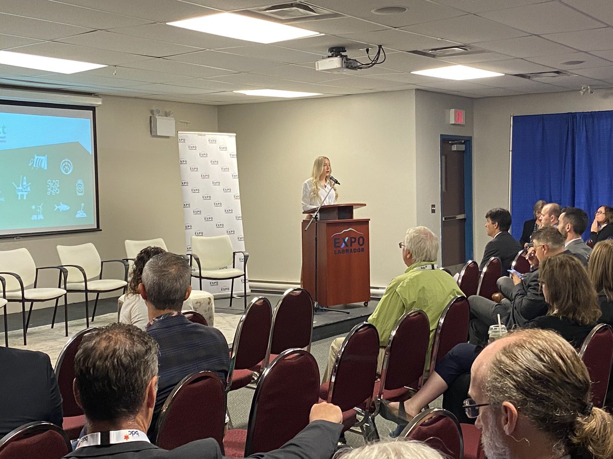 Expo Labrador tweet media