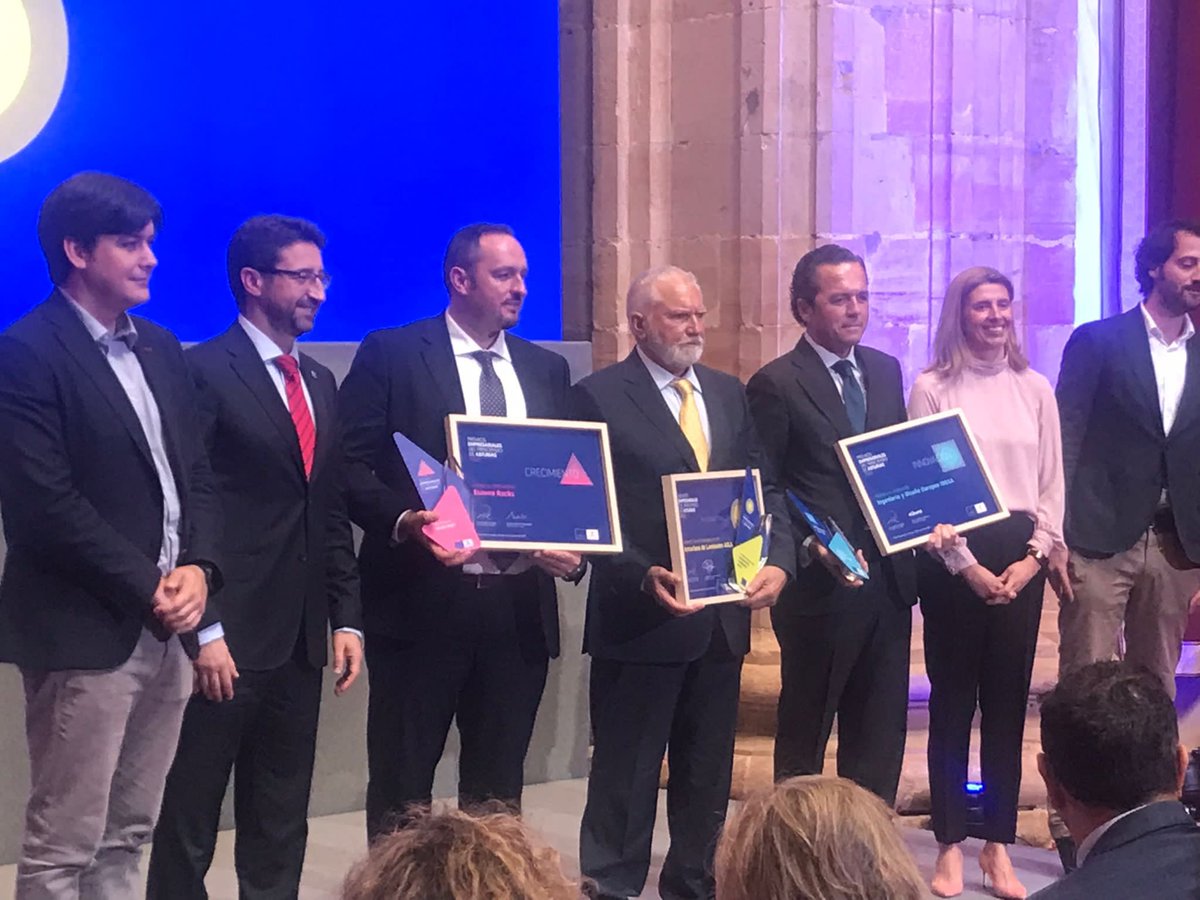 FEMETALAstur's tweet photo. Hoy acompañamos a nuestros socios @idesa_spain #AsturianaseLamimados y a #EsnovaRacks que han recibido los #PremiosIdepa a #innovacion, a la #internacionalizacion y al crecimiento #empresarial 

#sectormetal #asturias #empresas https://t.co/PrdxVz9d78