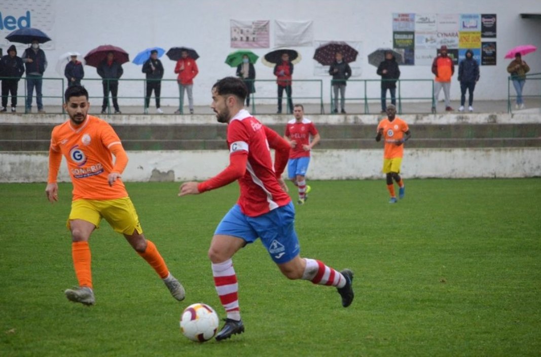 Hoy cumple años nuestro jugador <a href="/victorcadu5/">victor jimenez</a>. Víctor te deseamos que pases un día fenomenal rodeado de la gente que te quiere. Y que sean muchos más y vestido de ⚪🔴, ¡Felicidades Víctor 🥳!