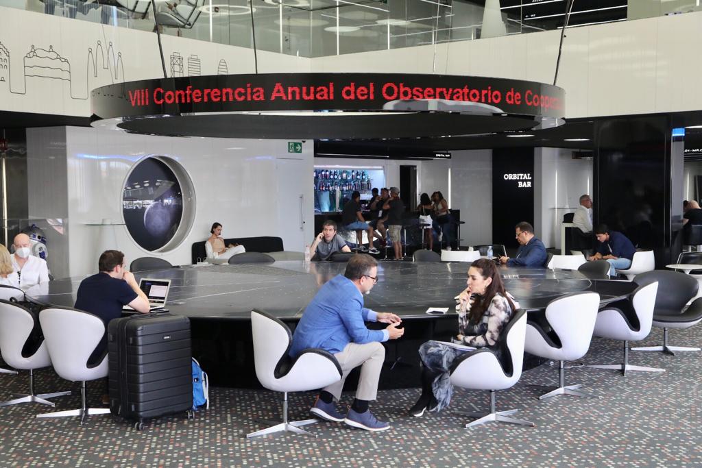intdiba's tweet photo. 🌍 Sabies que la Conferència de l'Observatori de Cooperació Descentralitzada #ObsCoopDesc de la @diba reuneix a BCN un centenar d'experts en aquest àmbit d'Europa i Amèrica Llatina per abordar l'actual context de recuperació i de transicions múltiples?https://t.co/1tFPBNRrfk https://t.co/a6V6at9Fih
