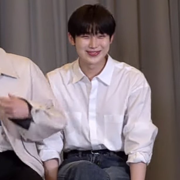 cryptogaly's tweet photo. OMG SUNOO ROLLED UP SLEEVES https://t.co/SsBKVrvDNq