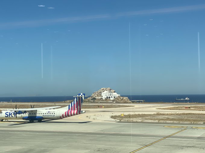 Bye bye #santorini it was lovely to celebrate my birthday here❤️ https://t.co/8Jw8iGO60R<a href="/tag/santorini"class="tags">#santorini</a>