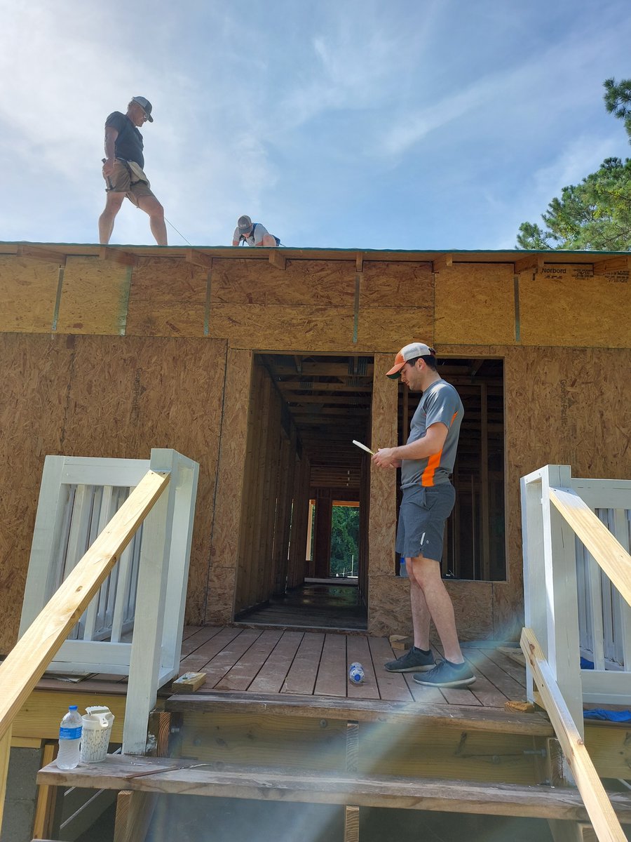 thomasandhutton's tweet photo. T&H Helping Hands participated in a build with @eastcooperhfh
their June service project. Thank you to our Charleston employees who spent their Saturday earning "sweat hours" for such an important cause! #HabitatForHumanity #HabitatForHumanity #ECHFH #LendAHabitatHand https://t.co/G7XXn8pudj