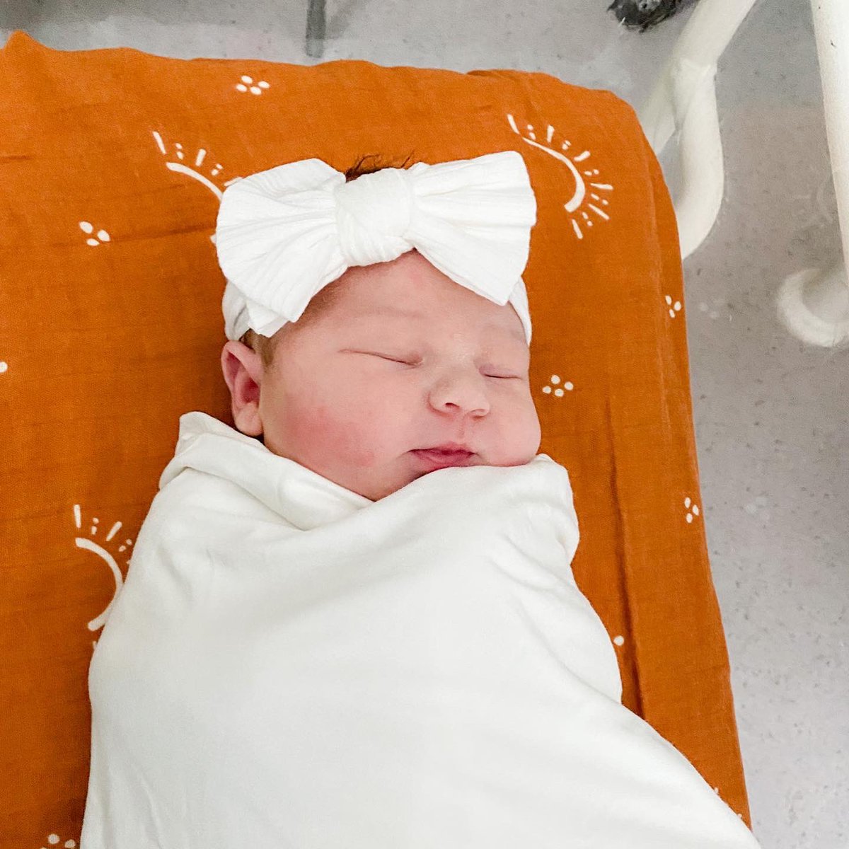ReneeWraith's tweet photo. We welcomed our gorgeous baby girl into the world Wednesday night ✨
🎀 Amélie | 3.785kgs | 29/06/2022 | 11.04pm https://t.co/7x0qmMx6JQ