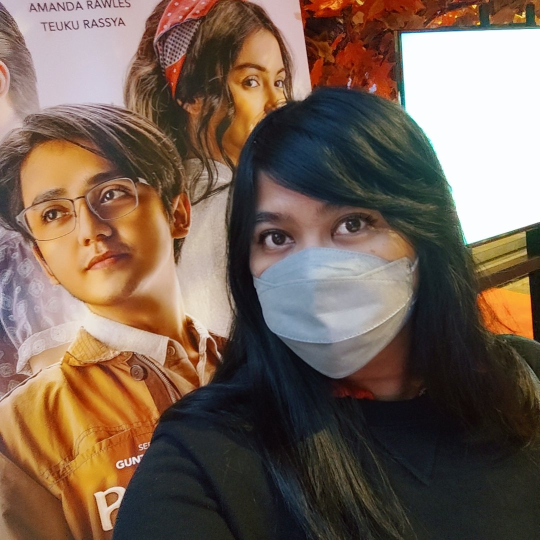 alfamaria's tweet photo. Liburan sekolah gini akhirnya nonton #Ranah3Warna.. Udah tayang nei hari ini.. https://t.co/OKDCbjoSkq