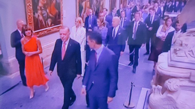 Sen yürüyeceksin Dünya yürüyecek arkandan.

YÜZYILIN LİDERİ