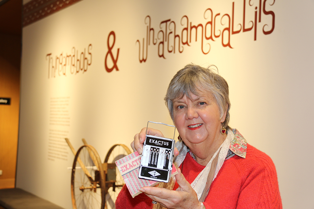 Before electronic calculators, Pauline Harris’s father added and subtracted pounds, shilling and pence with an ingenious gadget billed as “the world’s smallest adding machine”.

It's among about 50 Thingamabobs and Whatchamacallits on display.

hyphenwodonga.com.au/News/bibs-and-…

#wodonga