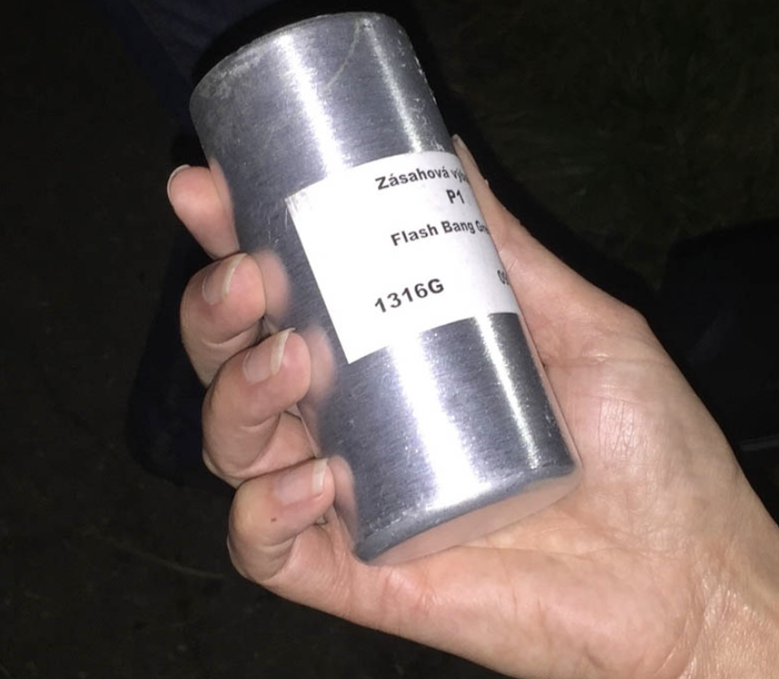 gypsynkov's tweet photo. Цяпер, рашэннем чэшскіх уладаў, беларускі студэнт не можа атрымаць чэшскі дыплом, затое заўсёды можа атрымаць за каўнер чэшскае вось гэта: https://t.co/wCjlEu2M9o