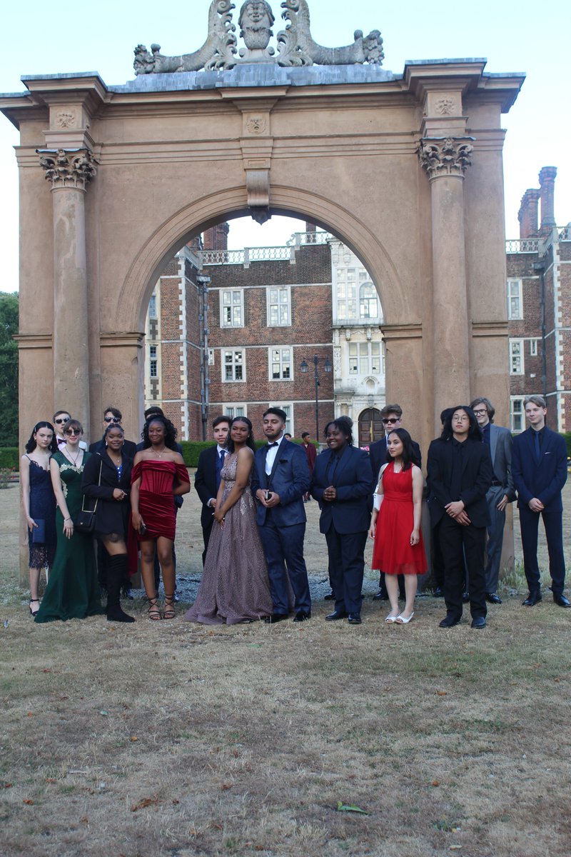 ArkGreenwich's tweet photo. Staff and Scholars danced the night away in style as they celebrated the end of their 5 year journey at AGFS https://t.co/UTQpLBu9JE