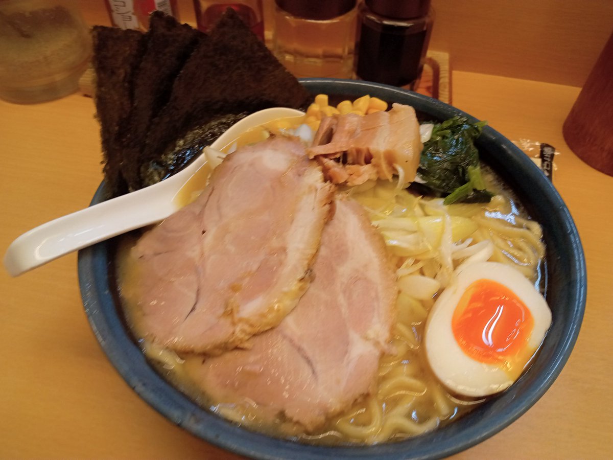 nikuramen29's tweet photo. 超タイプにフォローされてあがったのでこないだ食べたラーメン大盛り載せておきますね〜 https://t.co/5BLfQirDws