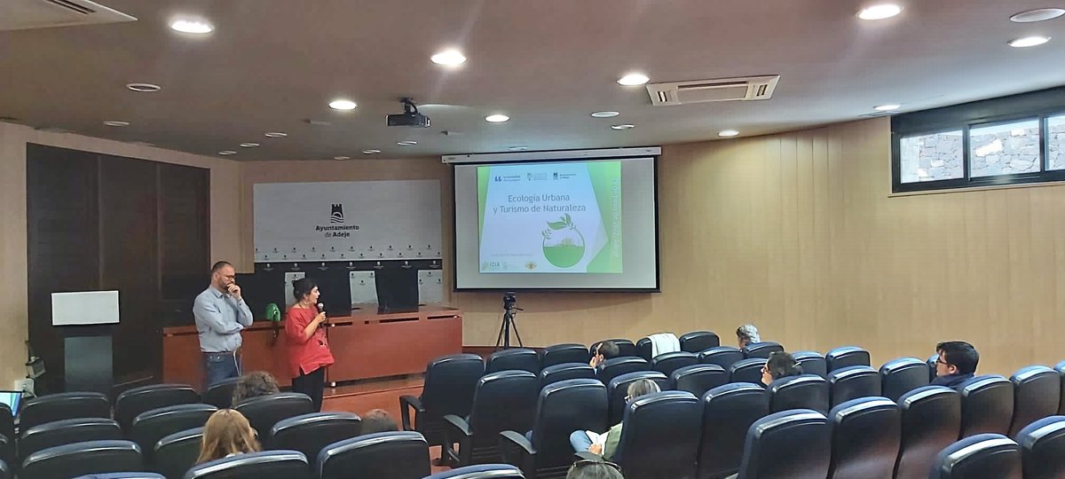 Icia_GobCan's tweet photo. Mery Jaizme-Vega Directora Científica #ICIA presentó a @AlfredoJAOICIA y su charla “Ecología Urbana y Turismo de Naturaleza” en las jornadas que tienen lugar en #CDTCA @adeje #FIAES @ULL https://t.co/hhcdab0NMr