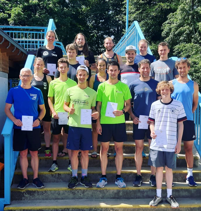 After three times one week in the sports school Steinbach, four times shadowing an experienced coach, lifeguard course, first aid course, two written exams, one practical exam, I am a certified triathlon coach - what a journey. Can you spot me in the crowd? @triathlon_dt
