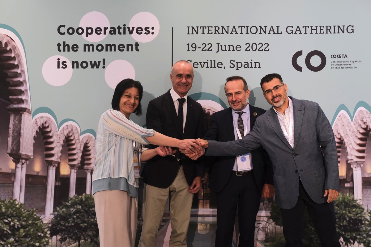 FAECTA_'s tweet photo. 👍Y seguimos con más acuerdos:
✅@antoniomunozsev y @LuisMi_Jurado han firmado un acuerdo de colaboración enfocado a la dinamización económica y empresarial de la ciudad.
https://t.co/ALmNyhk6F0
#MomentoCoop #Cooperativas #Emprender #BeCoopMyFriend https://t.co/sF3tQHyLM5