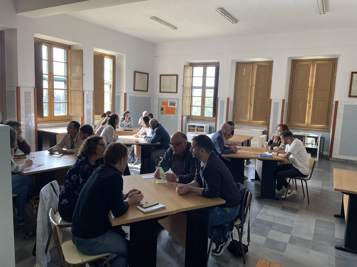 carmenpellicer_'s tweet photo. Hoy en #Santiago con los colegios de Lugo y Santiago diseñando caminos comunes @SanLorenzoLugo @casadoneno @smasuncion #LaMilagrosaLugo @trilemaedu https://t.co/zFkjl4O5rU