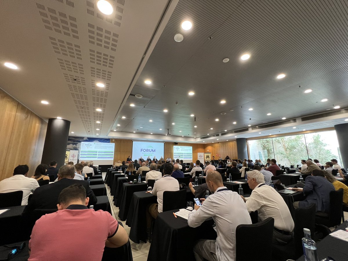 #transporte #Economia y #ecología a debate en el Fórum Ecotransporte organizado por @transcalit y <a href="/encamion/">encamion</a> en Barcelona. Cómo puede contribuir el transporte de mercancías por carretera a mejorar la calidad del aire sin restar eficiencia y servicio. #sagacomercial