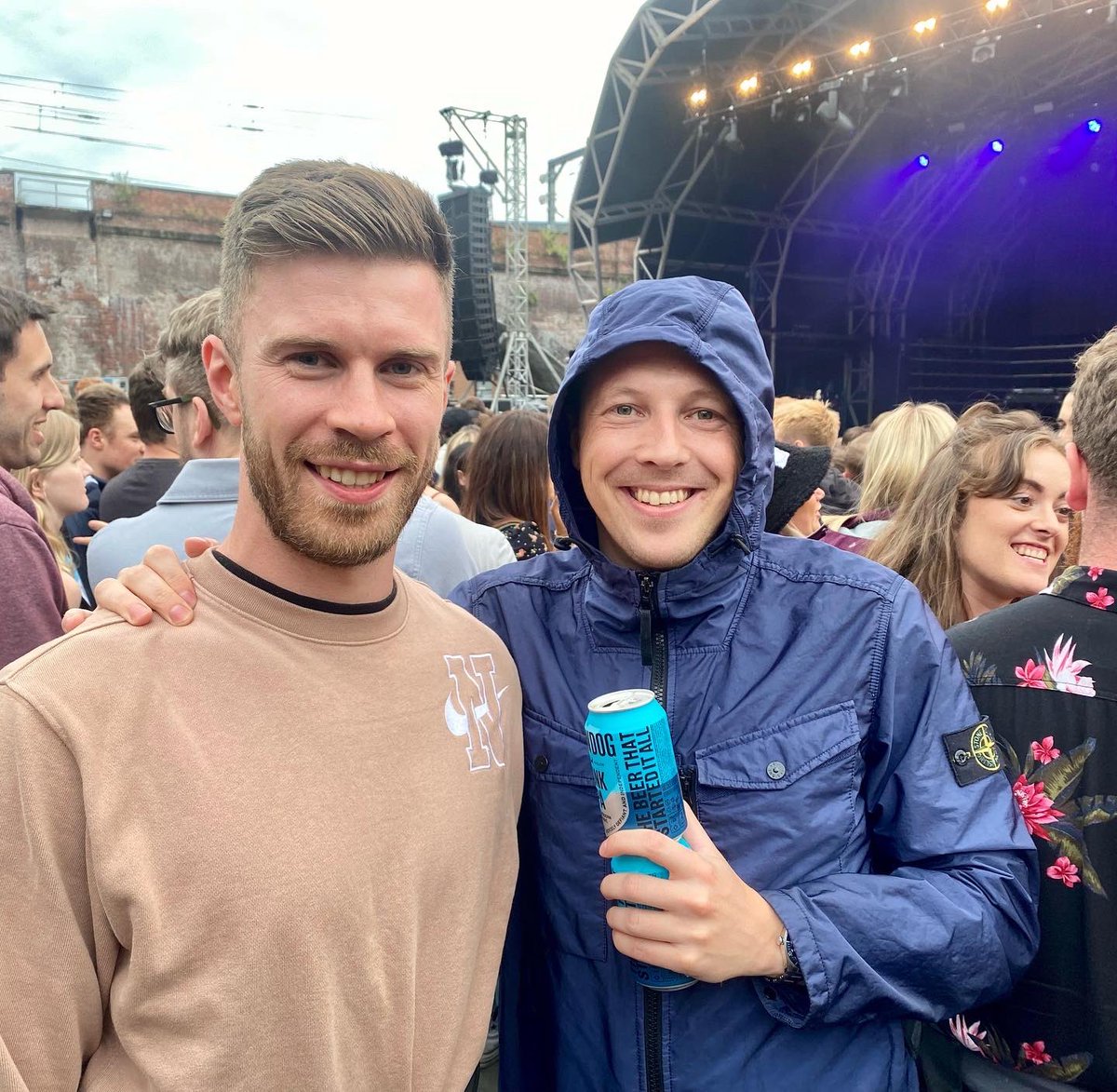 FOGLANEALBION's tweet photo. Two FLA stalwarts at Foals last night #getthebadgein https://t.co/ceuZdklpqx