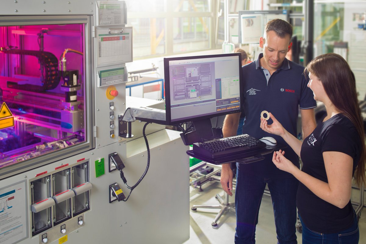 📰 Bosch ist es gemeinsam mit dem @KITKarlsruhe und dem Chemieunternehmen @BASF erstmals gelungen, einen Mikro-#Reaktor aus technischer #Keramik mittels #3D-Druck herzustellen. Das vielseitige Material ist in den verschiedensten Branchen gefragt. Mehr👉 bit.ly/3a0WVxG