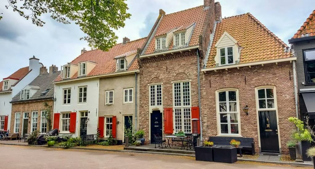 InfoStedentrips's tweet image. Een zomerse stedentrip? Dat kan ook dichtbij huis! Op naar #Harderwijk. deze Hanzestad heeft een knus centrum, leuke bezienswaardigheden en een heuse boulevard en een stadsstrand. Happy summer. buff.ly/3nodYgn @Hanzesteden @visitoost