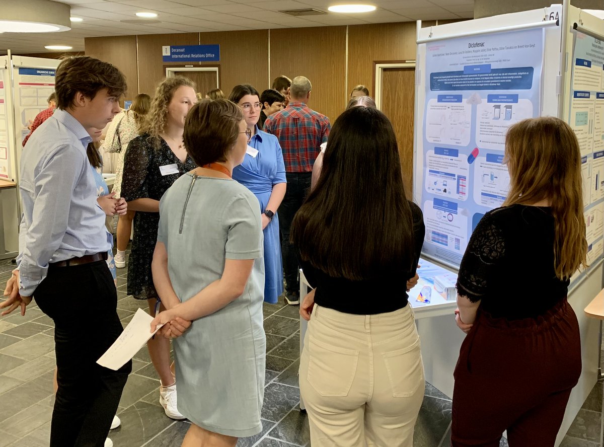 DruQuaR's tweet photo. On 28 June, the 3rd bachelor students presented their thesis to an interdisciplinary jury. Through a poster presentation, the students could display and discuss their experiments performed in the various research labs of the faculty. @UGent_Pharma 
https://t.co/c2MYuVxpLG https://t.co/Duk0QwpaIF