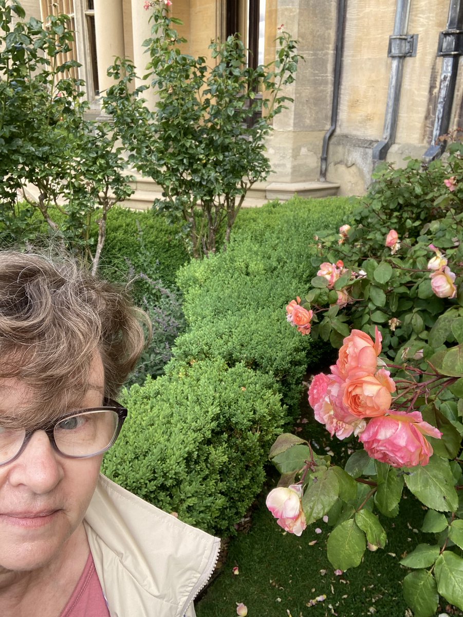 TheGenAboveMe's tweet photo. Oh, these gardens at @HarlaxtonManor are beautiful! #travelstudy https://t.co/X5qcy08ElH