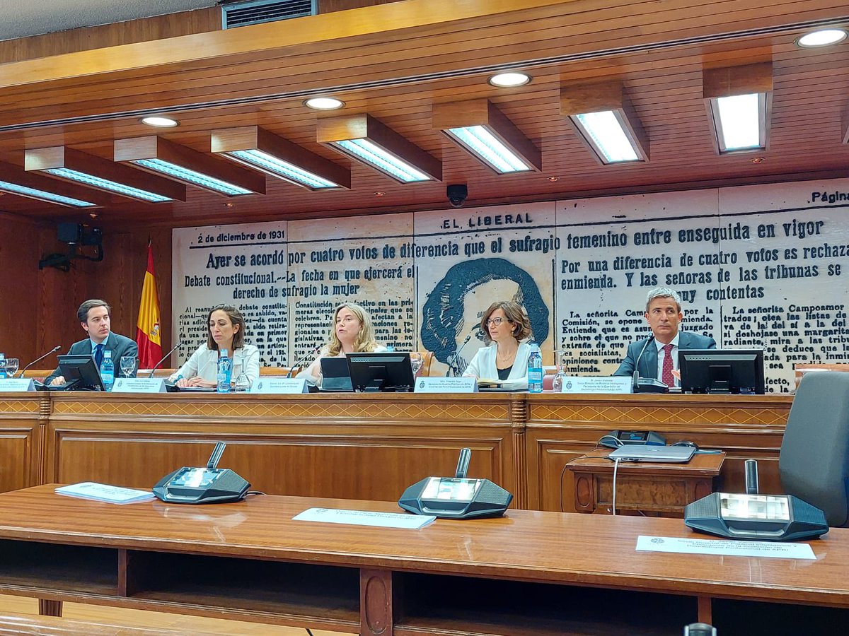vegayolanda's tweet photo. Compartiendo la necesidad de normalizar la profesión de defensa de grupos de interés, que aportan información útil a los poderes públicos en el @Senadoesp organizado por Foro Empresarial @Lobby_ES con participación de @BCWSpain  #lobby #publicaffairs https://t.co/kqUH5lRdZ1