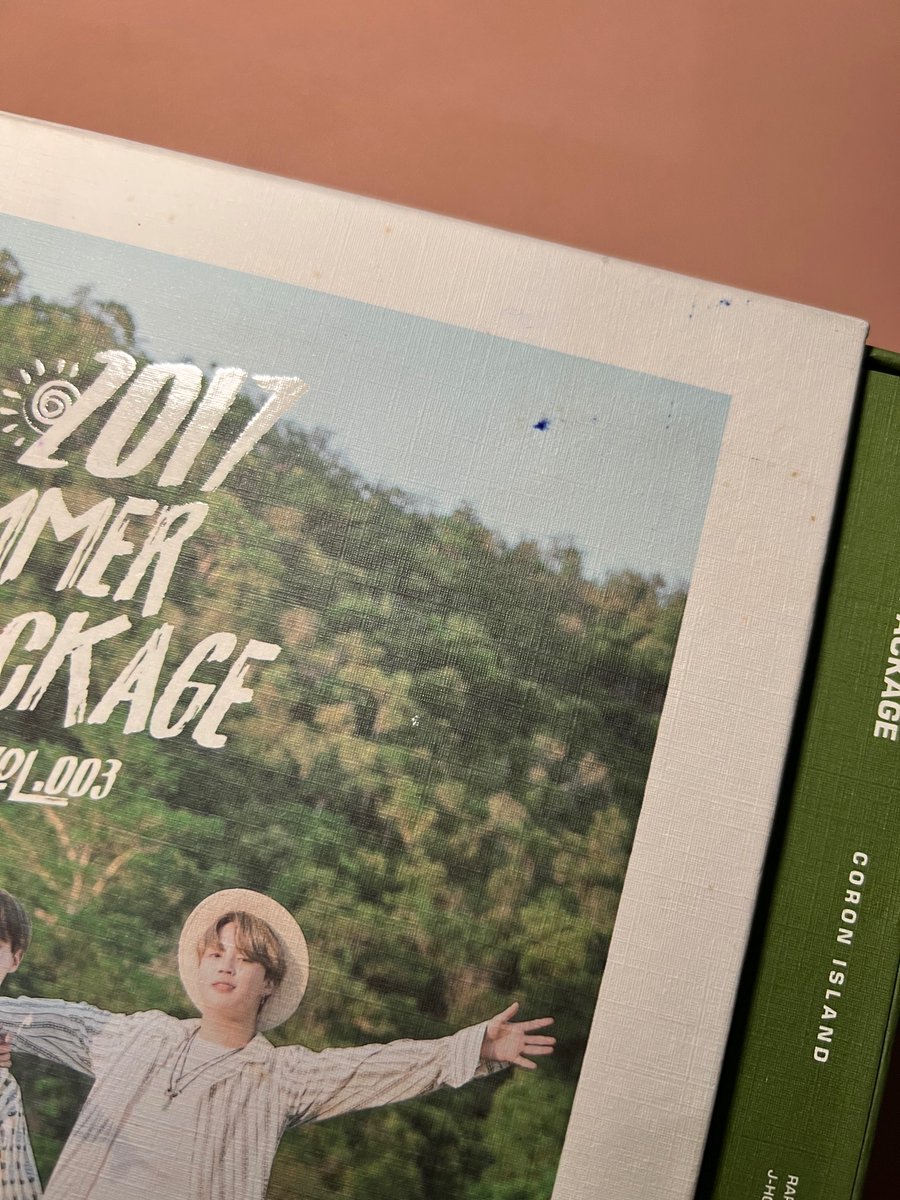 kore_cart's tweet photo. wts lfb ph • onhand ꒰ #KoreSells ꒱

🛒 Summer package 2017 w/ Suga selfiebook
╰ ₱2600
╰ complete inclu
╰ condi:8/10 (ob has minimal stains)

DOP: 500 dp;rb on July 30

📍Iloilo
🚛 direct J&amp;T:flash
💳 gcash,paymaya,bdo,bpi

comment "mine" to claim

t. Sp palawan 17 yoongi https://t.co/K43pIIMeKA