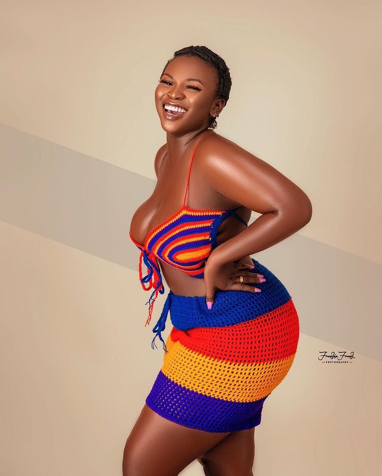 Vee_notes's tweet image. How do you tell someone you’re from Akwaibom without saying it?

Me:🙂👇👇

Yes i make crochets too😍😍🙌

#AkwaibomTwitter