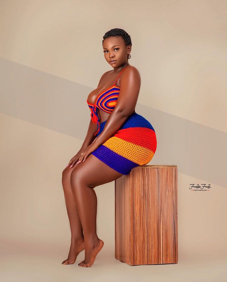 Vee_notes's tweet image. How do you tell someone you’re from Akwaibom without saying it?

Me:🙂👇👇

Yes i make crochets too😍😍🙌

#AkwaibomTwitter