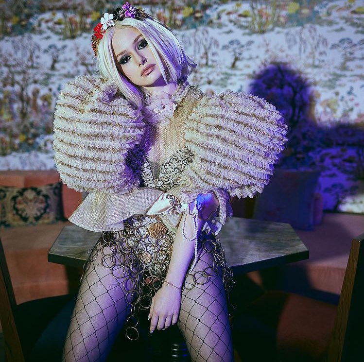 ᅠ
ᅠ

how about a change of color?
should i? 

ᅠ
ᅠ
ᅠ