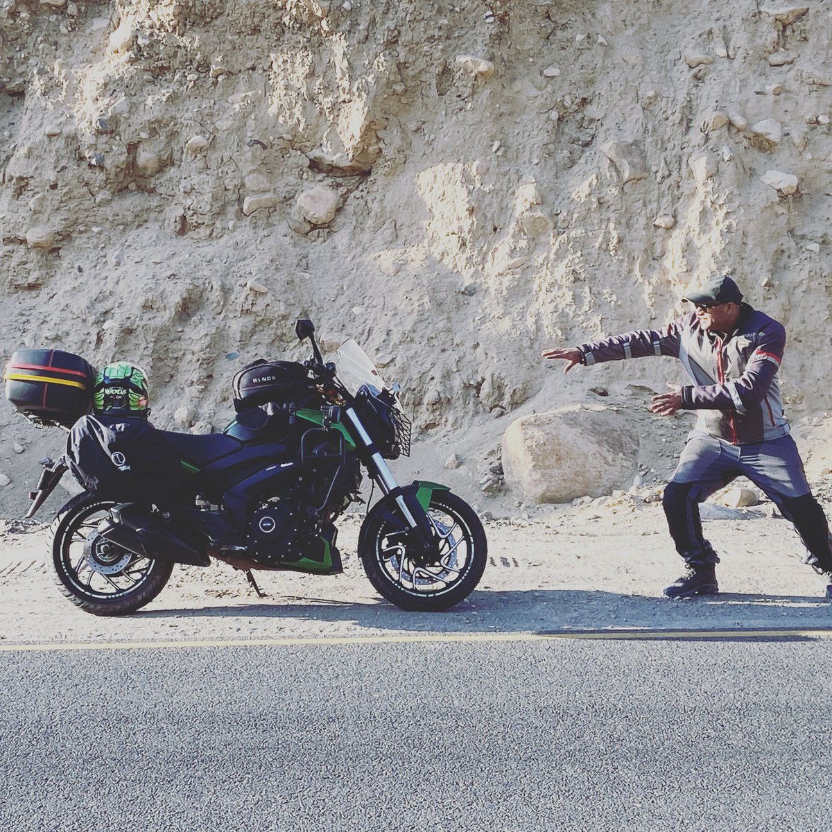 Praksbikersgui1's tweet photo. Successfully Completed Dream Journey. Leh Ladakh on Dominar 400
@BajajDominar @RynoxGears 
#bajajdominar400 #dominar400 #prakashpanchal #lehladakh #Ladakh #lehladakh2022 #ladakh2022 #biketrip #dreamride #vlogger #YouTube https://t.co/Skfb9IFNiI