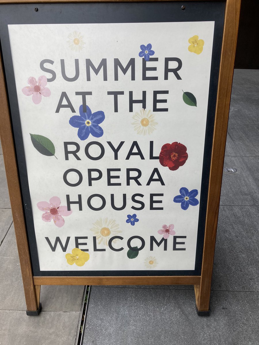 Thanks <a href="/EllisWines/">Ellis Wines</a> for an excellent Tasting yesterday. It was lovely to meet Johann De Wet <a href="/dewetshofestate/">De Wetshof Wines</a> &amp; Bronwen <a href="/strandveld/">Strandveld Vineyards</a> Tasting of so many varied quality wines in a fantastic setting #EllisWines200