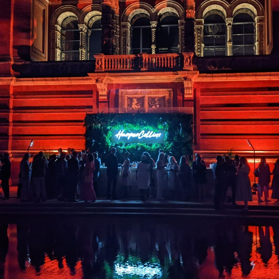 HQstories's tweet photo. We had an absolutely fantastic night at the #HCSummerParty last night meeting some of our lovely authors! 🥳🥂 https://t.co/I7lqcfVw6f