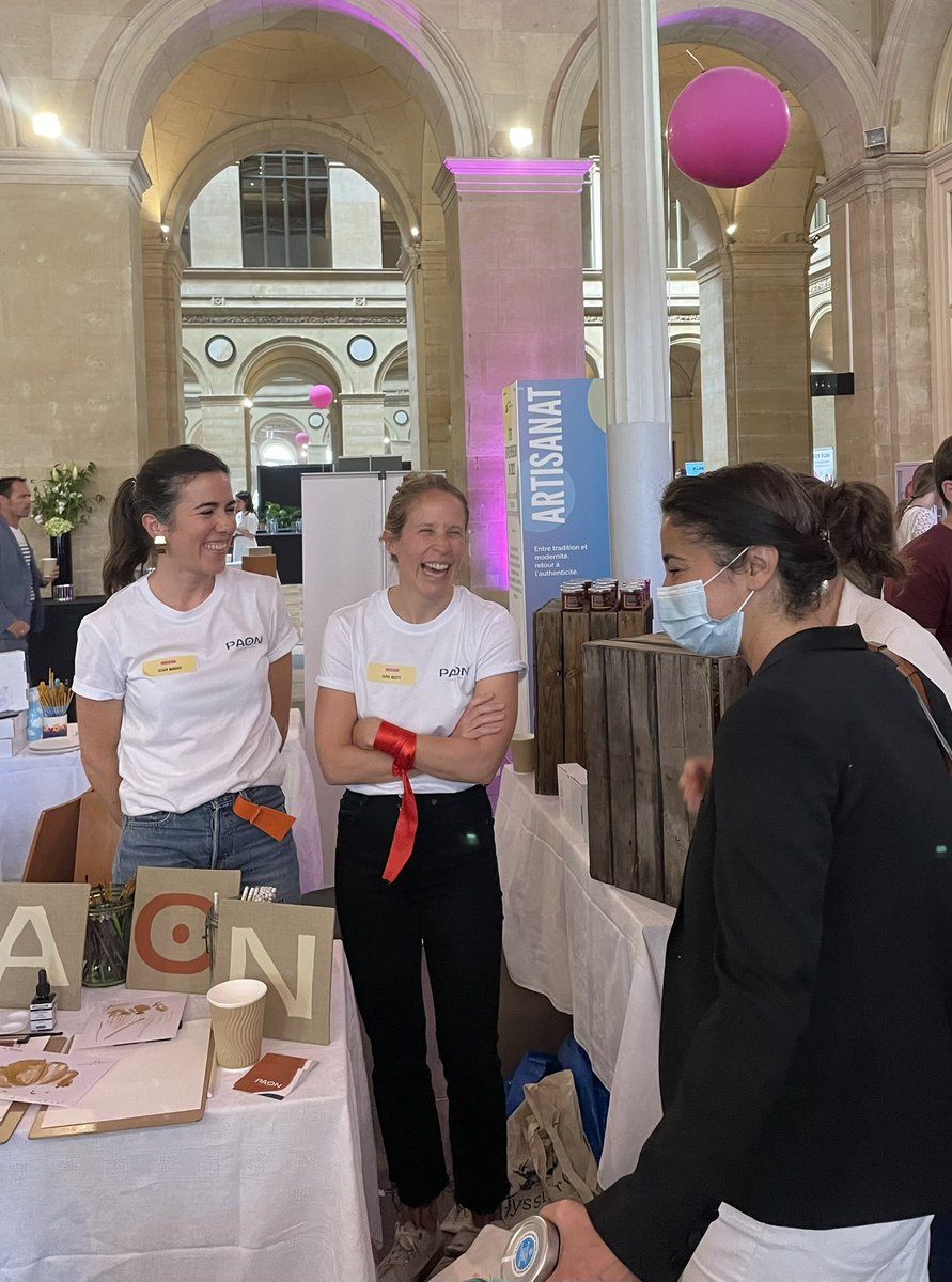 👉Hier, j’ai visité le Village des Entrepreneurs, organisé par <a href="/RE_Paris/">RE Paris</a> au Palais Brongniart. 

Heureuse d’y avoir vu de nombreux entrepreneurs engagés pour apporter à notre société. 

<a href="/Paris/">Paris</a> continuera à s’engager pour voir émerger ces belles initiatives.