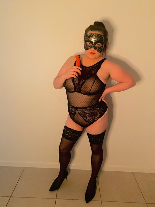 Rubi Riot 😈 - Cum watch me play! 💦💦💦 https://t.co/7yFeAS3BgH