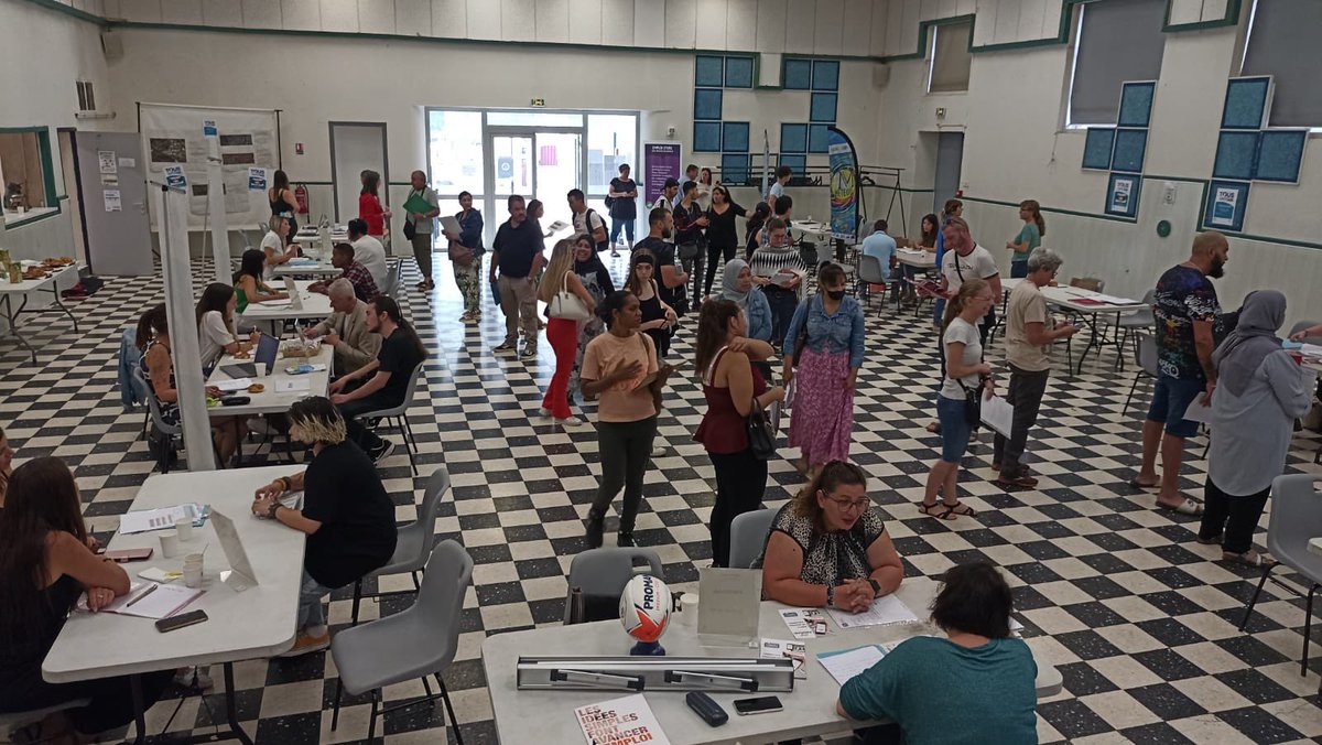 GLiconnet's tweet photo. Les rencontres pour l’Emploi de @Clermonthlt  et @Poleemploi_oc 💡Plus d’une centaine de candidats déjà présents,
22 entreprises ravies ✅ et deja un recrutement réalisé en direct 🎯 @CelineChauvet_ @DroulinL https://t.co/uLt9I7Gvm2
