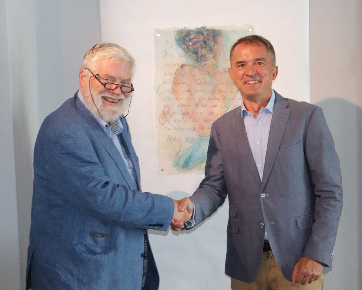 LHBSA's tweet photo. Konrad Breitenborn übergibt die Präsidentschaft des LHB nach fast 30 Jahren an Marco Tullner, der am Samstag in Halle von den Mitgliedern des LHB mit großer Mehrheit in sein neues Amt gewählt wurde. #sachsenanhalt #moderndenken #landesheimatbund #konradbreitenborn #marcotullner https://t.co/R5WuokfRM6