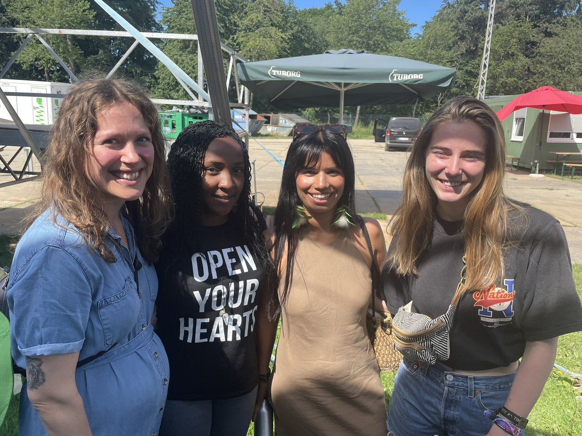 Taler med de her tre inspirerende kvinder om deres klimaaktivisme om få min på Pavilion @orangefeeling - kom og lyt! <a href="/lizwathuti/">Elizabeth Wathuti , O.G.W 🇰🇪</a> <a href="/NinaGualinga/">Nina Gualinga</a> <a href="/adelaidecharli2/">Adélaïde Charlier</a>