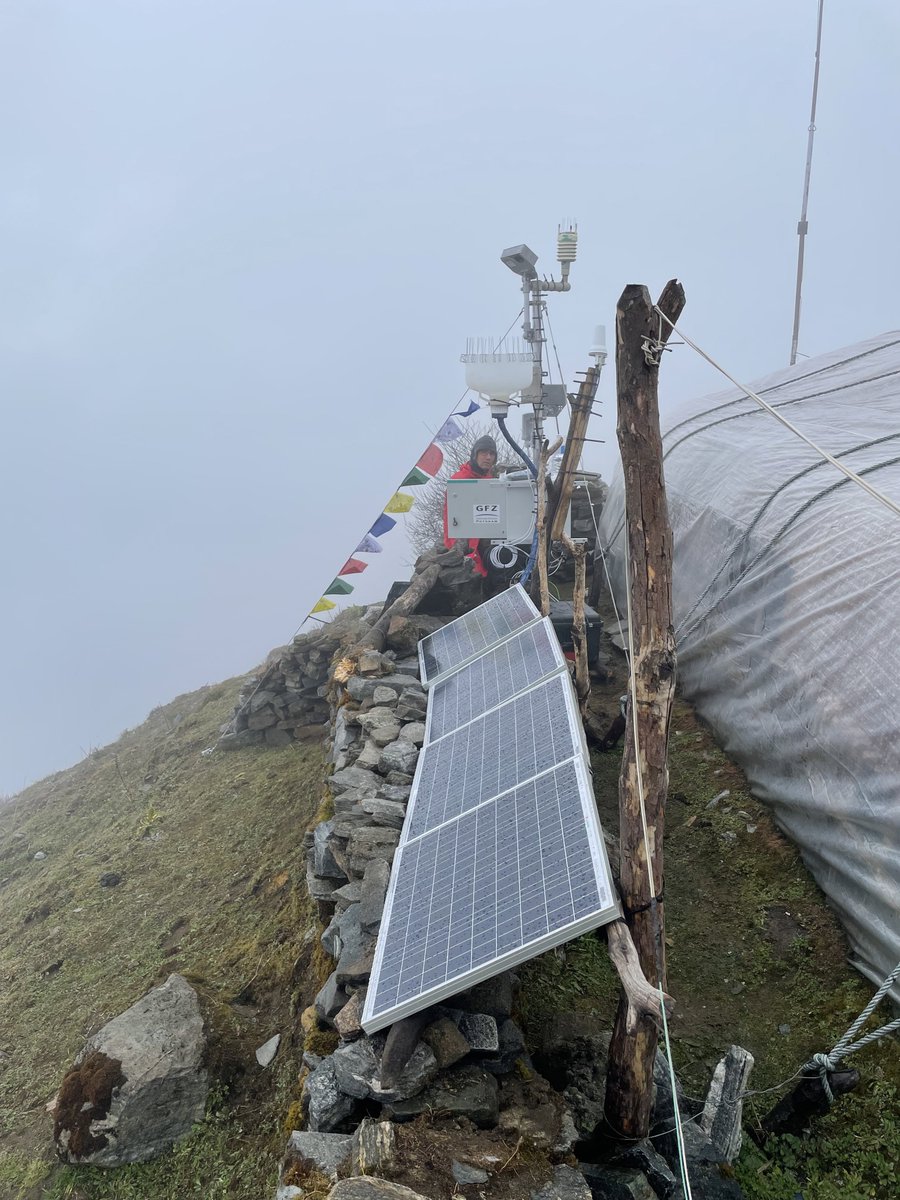 ChrisAndermann's tweet photo. Monsoon has now fully unfolded along the Kaligandaki Nepal. #HelloMonsoon samplers are as busy as ever. From South to North: Belatari 117, Tansen 104, Bhakunde 135, Khobra 111, Lete 165, and Martha 36 samples so far πͺπΌ @GFZ_Potsdam @paleohydrology @basanta58_raj @GeologyDeptPU https://t.co/pJNDg1xn86