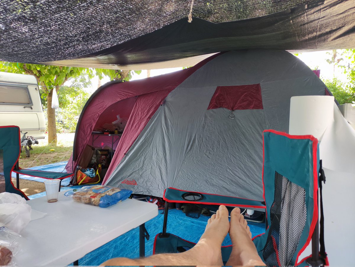 GUALYY's tweet photo. Estoy en un #DejaVu a 1995 (los años k tiene la tienda)🙆🏻♂️
utilizada una vez en #Benidorm d #Fiestaaaa.
Este año toca enseñar a los #Gemelos (ya son más mayores) #vacaciones sin lujos, se acabó la autocaravana, k vean lo k son "incomodidades" y aprecien las cosas.
YO TOI D PM🍻 https://t.co/TcK134jGJO