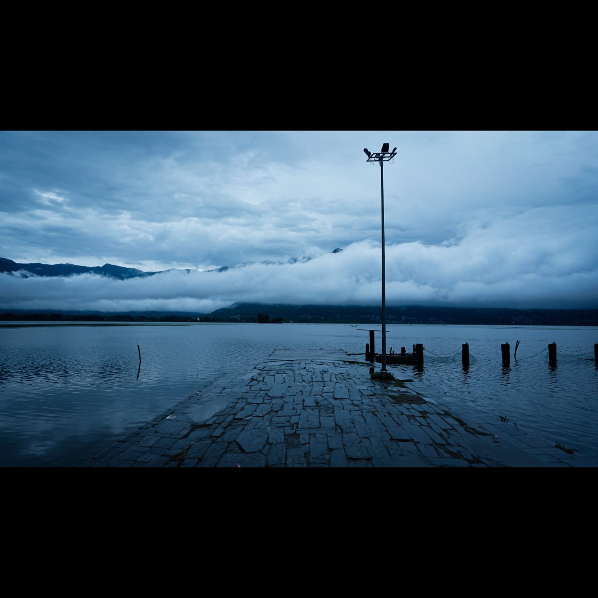 rayiskadir's tweet photo. #35mm #cinematography #Blues #bluehours #Kashmir https://t.co/vHCQa6CNgN