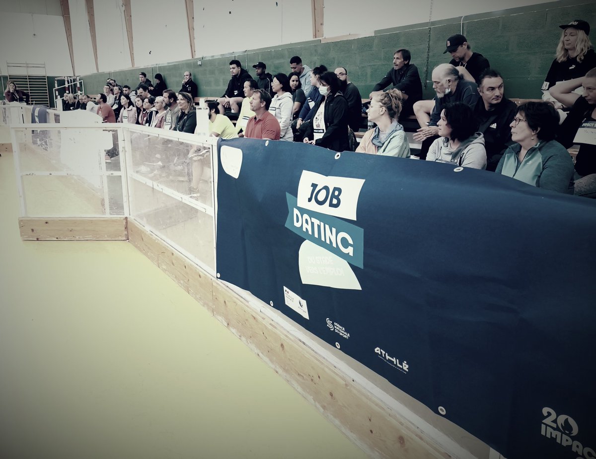 FTravail_NA's tweet photo. 👟 Top départ pour le Stade vers l'emploi à #Angouleme : #candidats et #entreprises font équipes de manière anonyme! 😉 https://t.co/iMAVu9HqLM