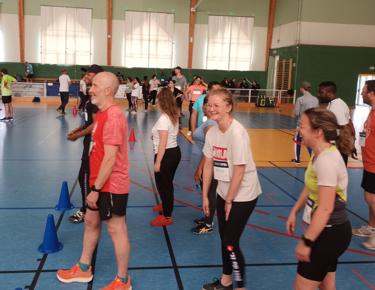 FTravail_NA's tweet photo. 👟 Top départ pour le Stade vers l'emploi à #Angouleme : #candidats et #entreprises font équipes de manière anonyme! 😉 https://t.co/iMAVu9HqLM