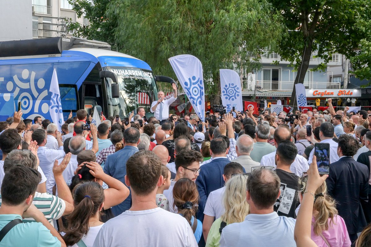 MemleketGaleri's tweet photo. Muharrem İnce İzmir'deydi

Teşekkürler #İzmir https://t.co/WwPhRfosgT