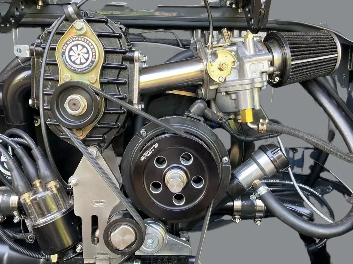 The new Sleeper #AMR500 kit is now available to order through our website. It is designed to fit under a standard VW bug decklid. We will be taking the Sleeper and our Ultimate to #bugjam in July. See kompressorhaus.co.uk/shop