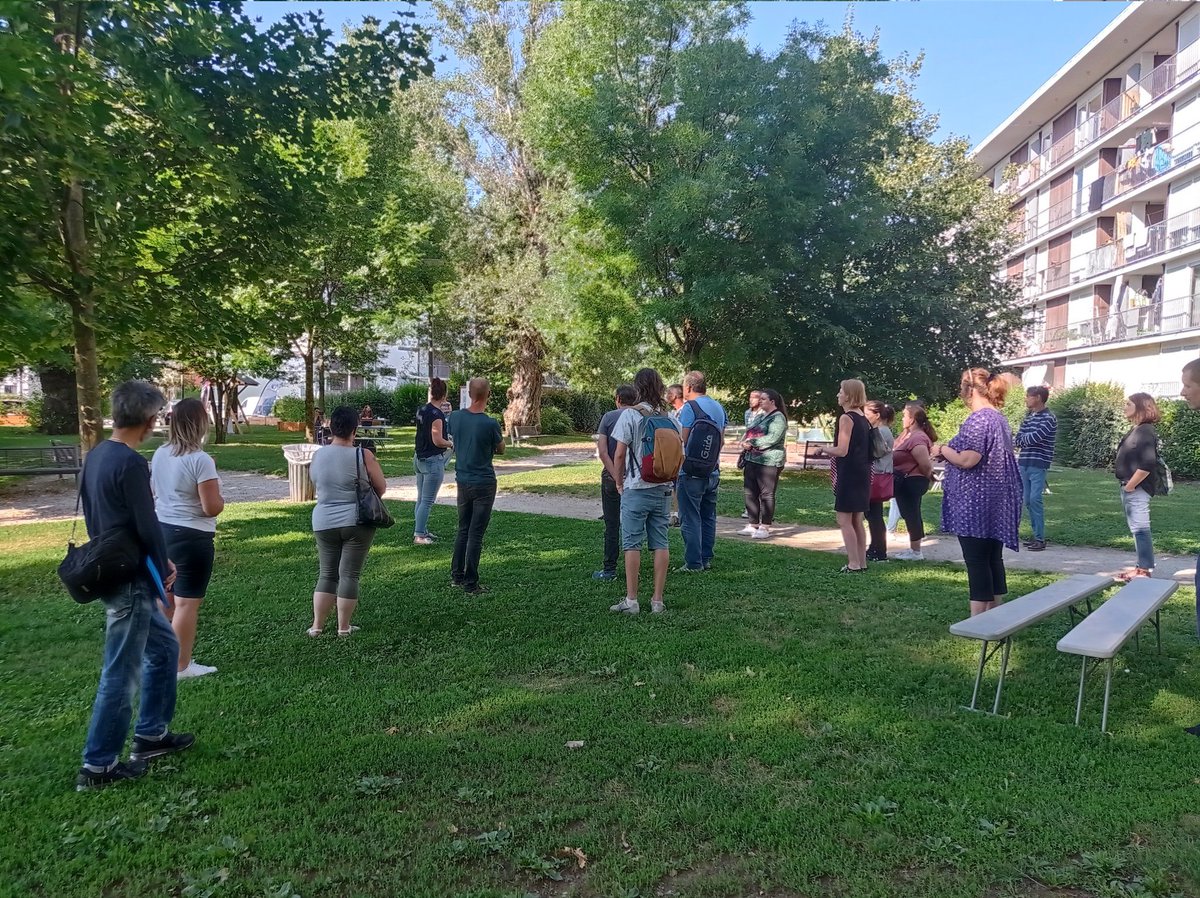 Ce matin à #Bonneville
Quartier Bois Jolivet 👍
Le Village de l'Insertion par l'Activité Économique : structures IAE du territoire présentes 👏
Co-organisation Pole emploi Cluses <a href="/pole_CDegallaix/">Pôle emploi Cluses Carine Degallaix</a> et Mission locale Faucigny Mont Blanc 
merci <a href="/ccfg74/">CC Faucigny Glières</a> pour chapiteau ✅